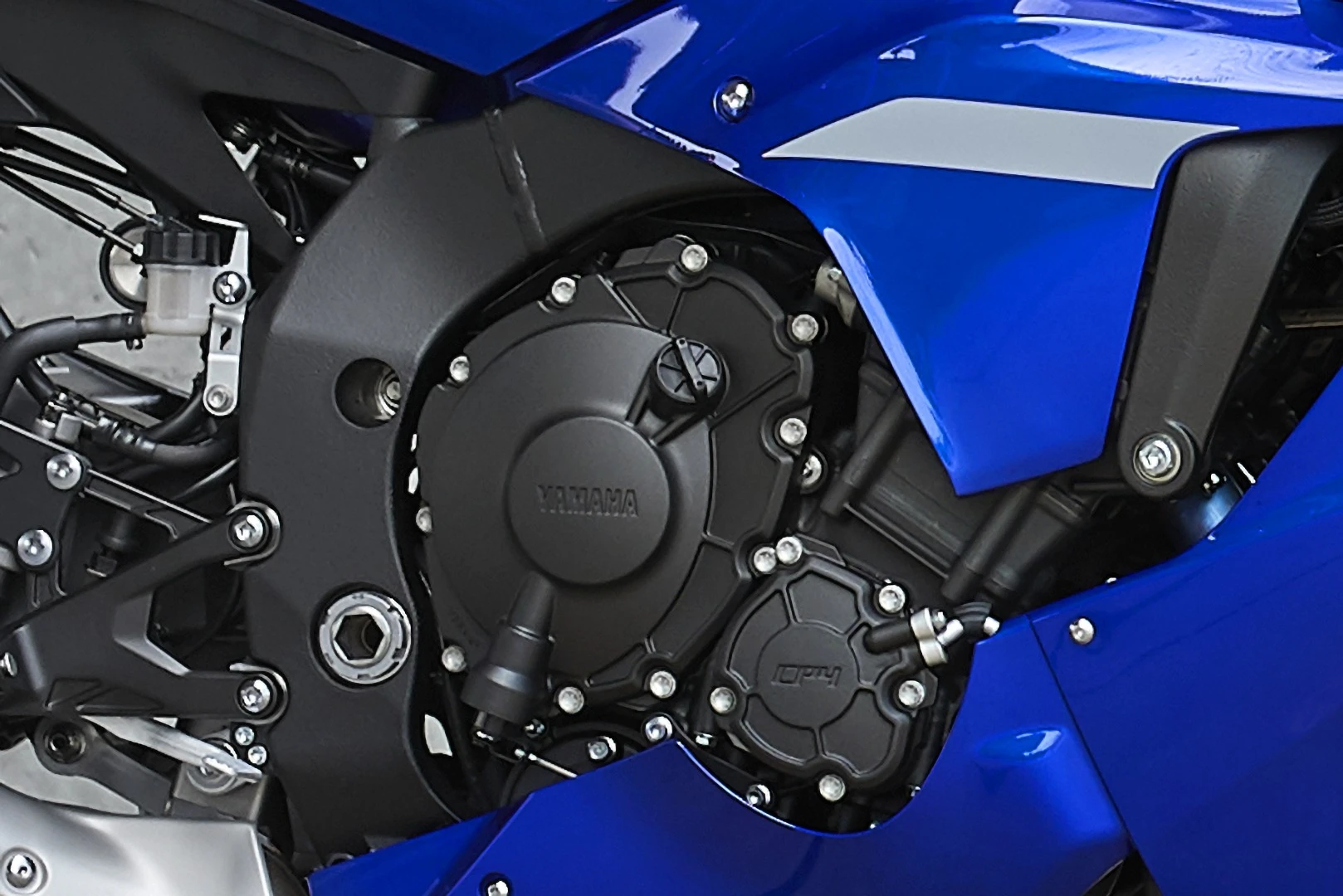 998cc inline-4 retains its famous crossplane crankshaft