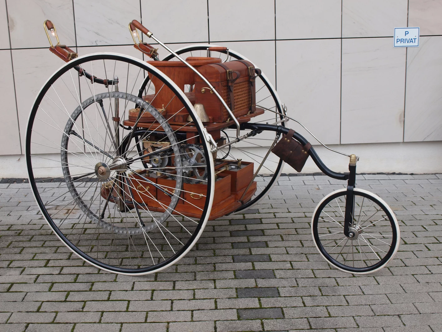 Germany's Autovision Museum has built a replica of the Ayrton and Perry electric car - which first hit the streets in 1881