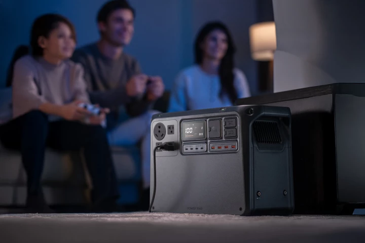 Game all night, even when the power goes out, with the Power 2000