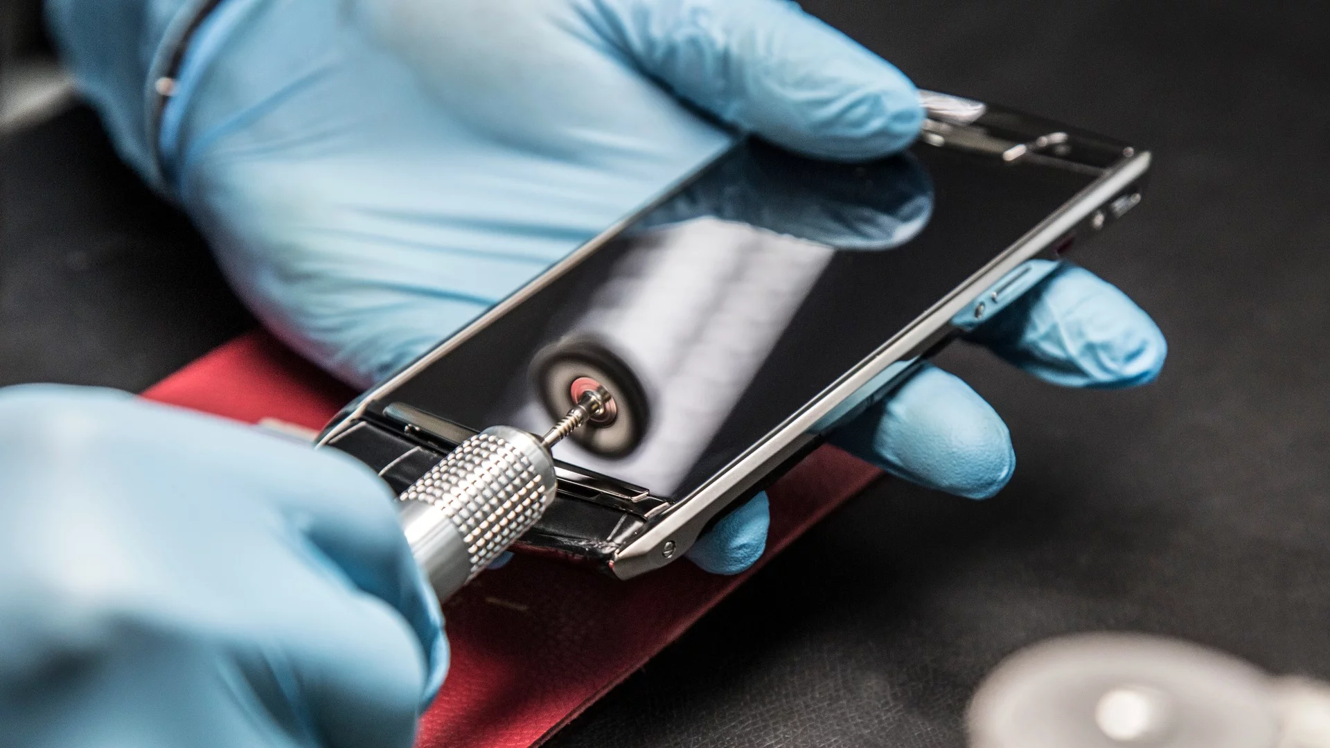 The device also earns its luxury label on the outside, with the body built from handcrafted leather and grade 5 titanium, and there's a sheet of 130-carat sapphire crystal coating the display