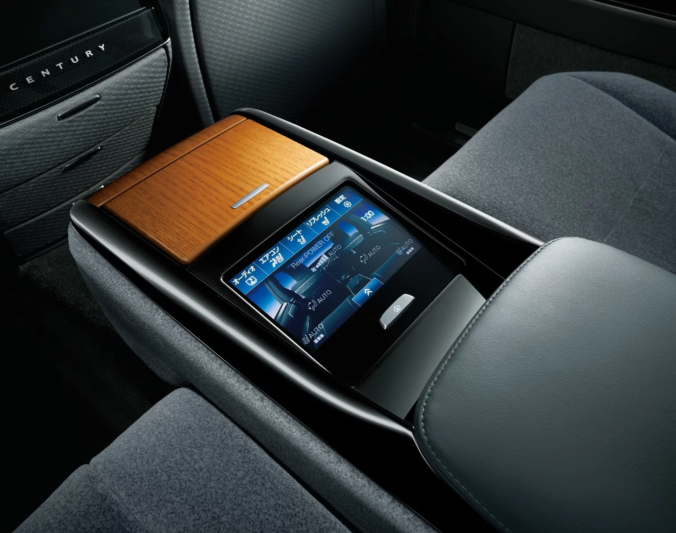 The rear touch control center adjusts audio, air conditioning and other settings