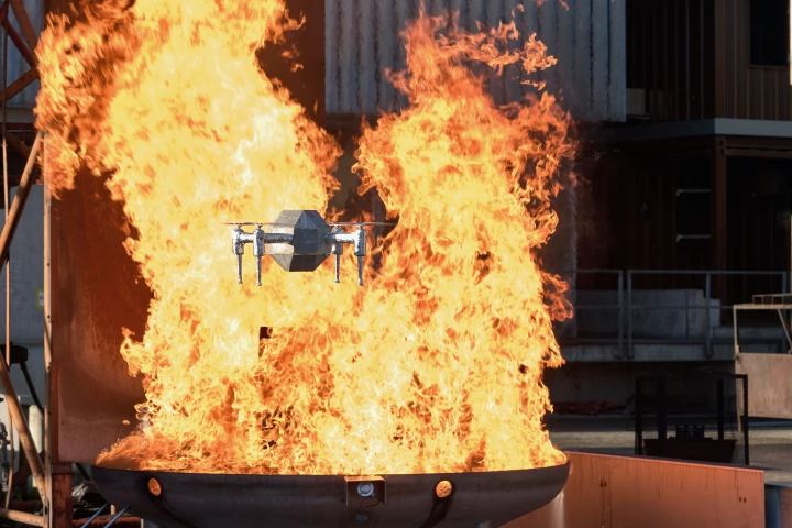 The FireDrone remains operational even after exposure to a temperature of 200 ºC (392 ºF) for 10 minutes