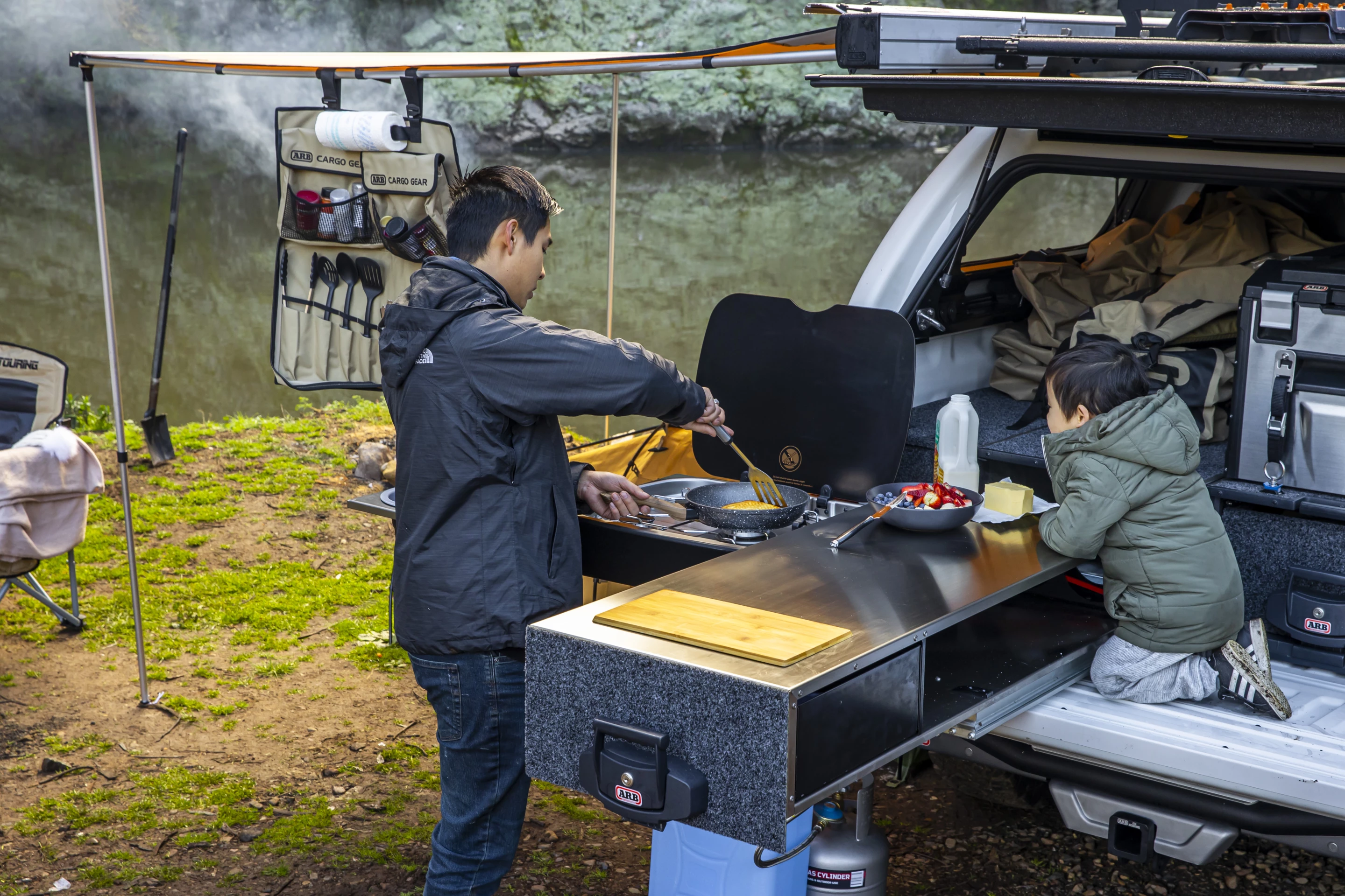 By adding the swing-away design, ARB creates an L-shaped outdoor kitchen with loads of work space