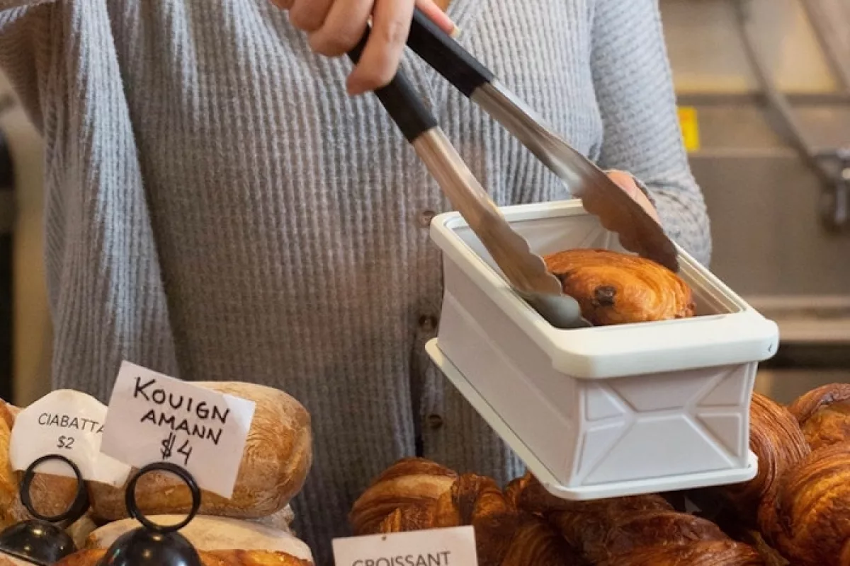 MolaBox' patent-pending design looks great, is very easy to use ... and it will help keep plastic waste out of our precious oceans