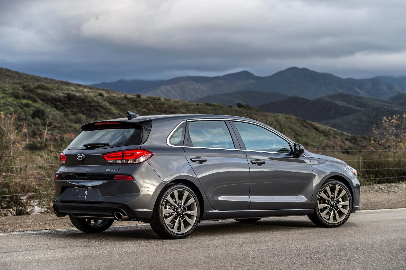 Cargo space in the 2018 Hyundai Elantra GT is good, maxing out at 55.1 cubic feet (1,560 liters) with the rear seats folded