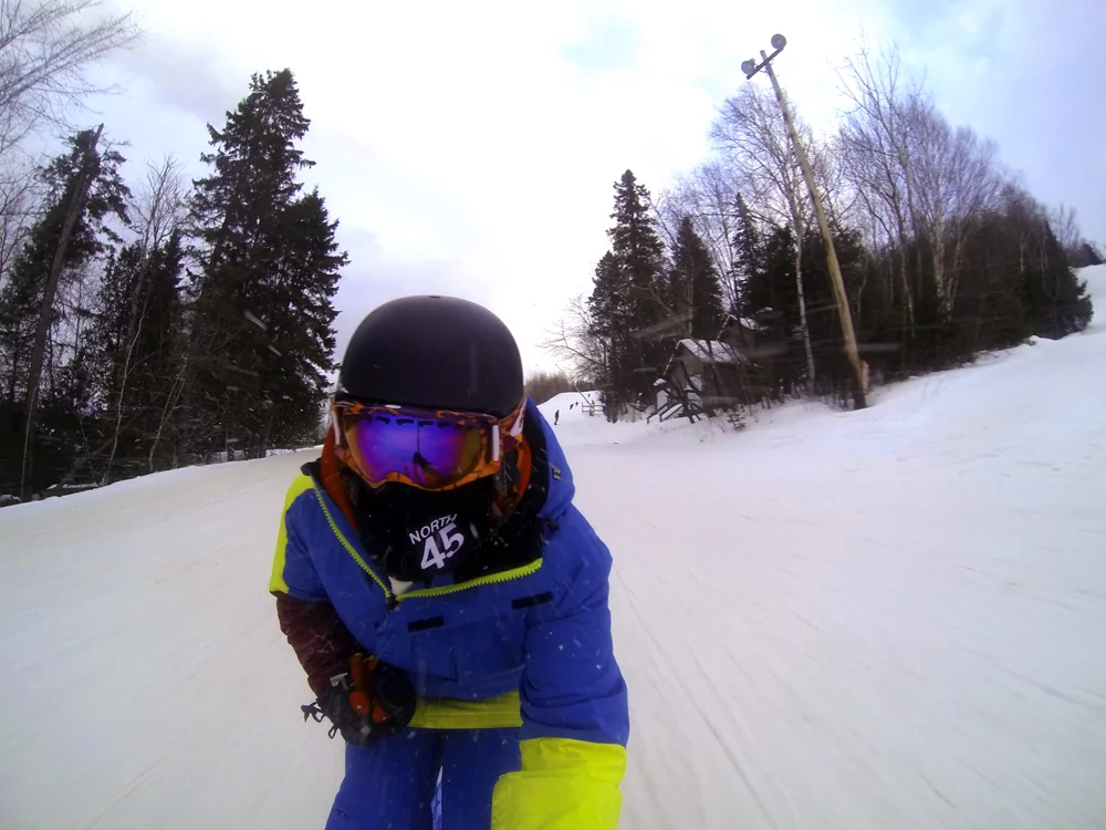 The overlapping part of the scarf has a simple magnet which snaps in underneath your goggles