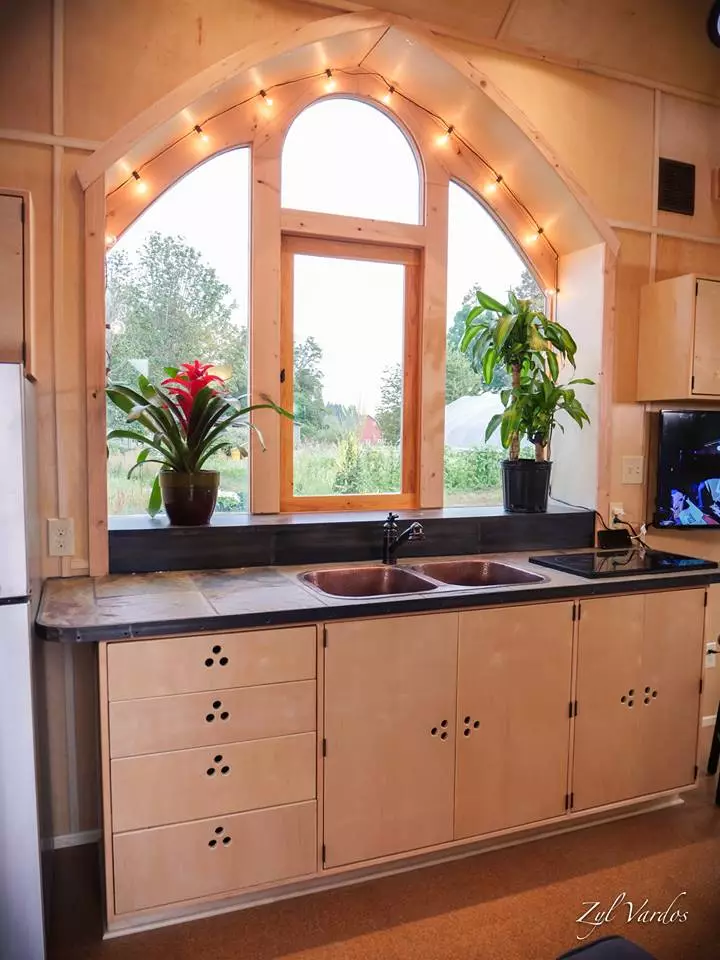 The Damselfly House's kitchen is centered around that huge window box