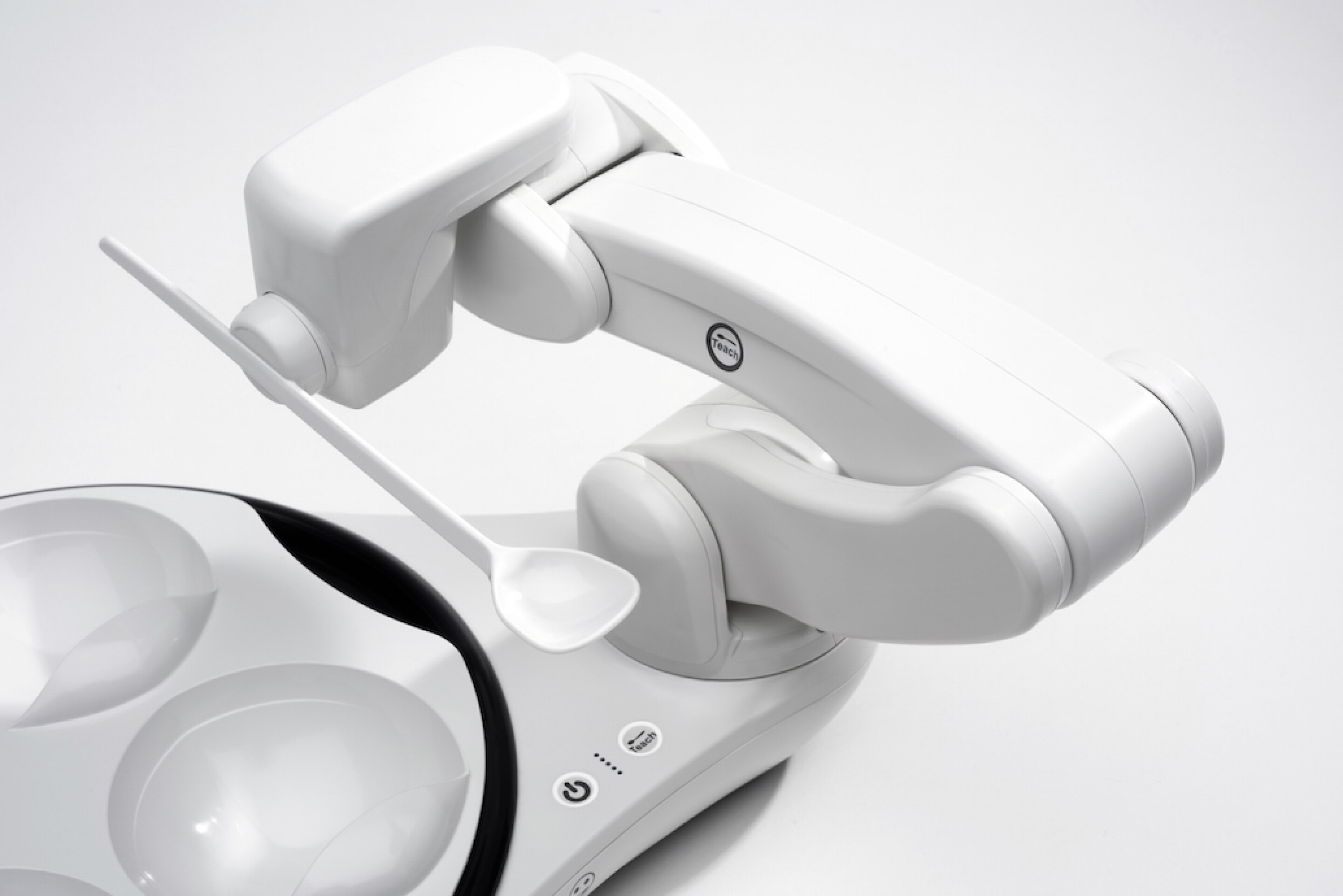 Obi robot arm gives disabled diners a helping hand