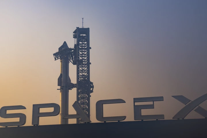 Starship sitting atop the launch pad