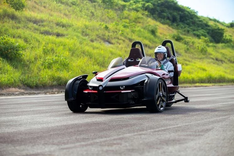Sitting this low to the ground in the Tricera, you're certainly going to feel the acceleration
