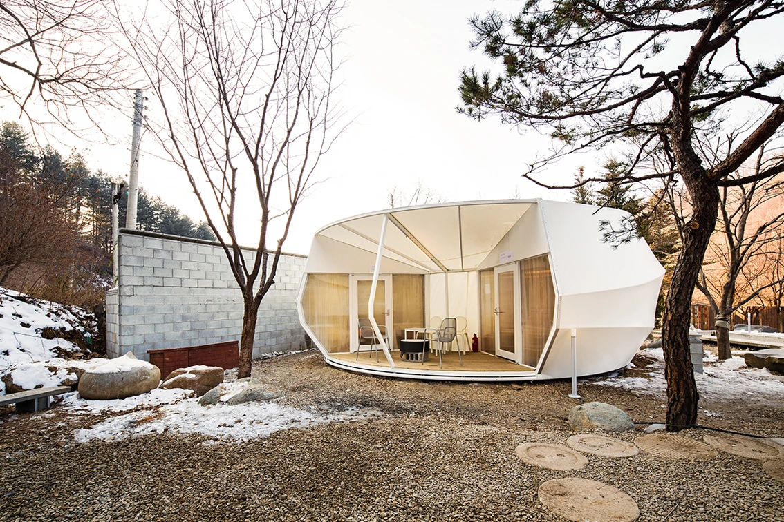 The Stacking Doughnut unit features a central and private undercover deck which connects the master bedroom and the adjacent living room (Photo: June Young Lim)