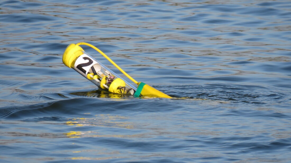 Each SwarmDiver is 75 cm (29.5 in) long, weighs 1.7 kg (3.7 lb) and looks like an unassuming, yellow plastic pipe