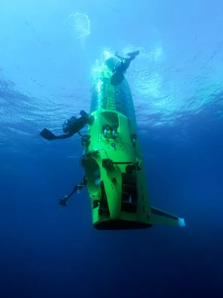 Rendering of Deepsea Challenger indive mode (Photo: Mark Thiessen/National Geographic)