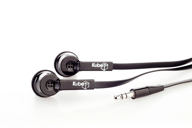 theKube2 comes with a set of earbuds