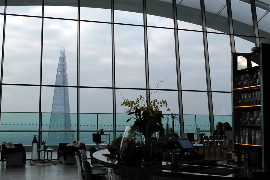 A view from behind the bar at the Sky Garden (Photo: Stu Robarts/Gizmag)