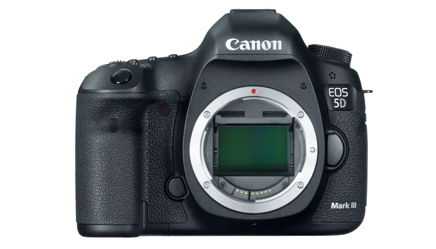 The new EOS 5D Mark III benefits from a new 22.3 megapixel full-frame (36 x 24mm) CMOS sensor