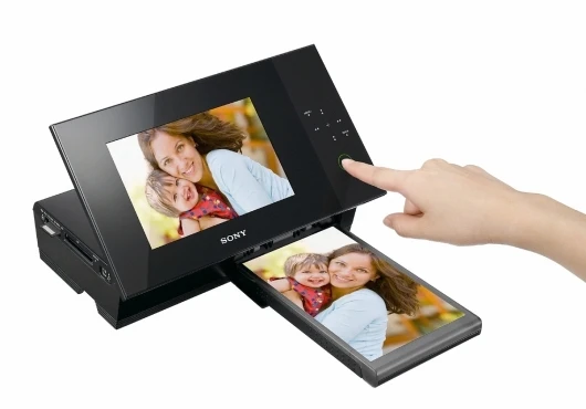 Sony's new S-Frame DPP-F700 digital photo frame with built-in printer