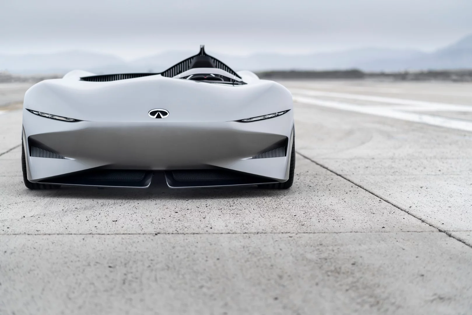 Infiniti Concept 10: low, lean frontal profile