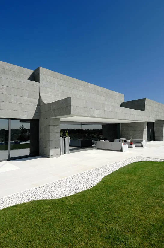"1001 Nights" private dwelling by architects A-Cero
