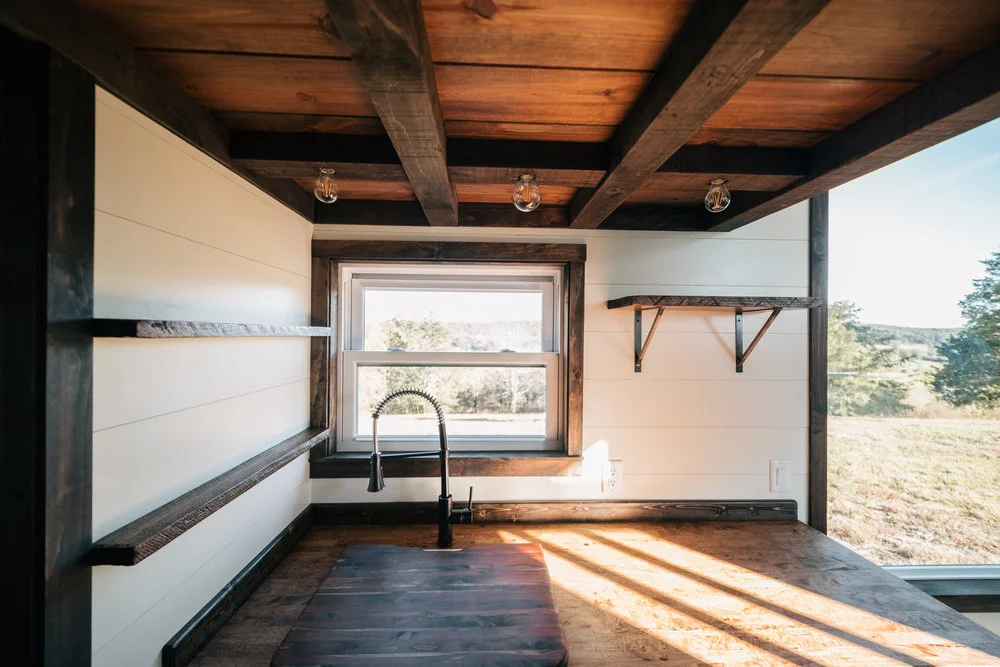 The Silhouette's farmhouse sink with wooden cover in place