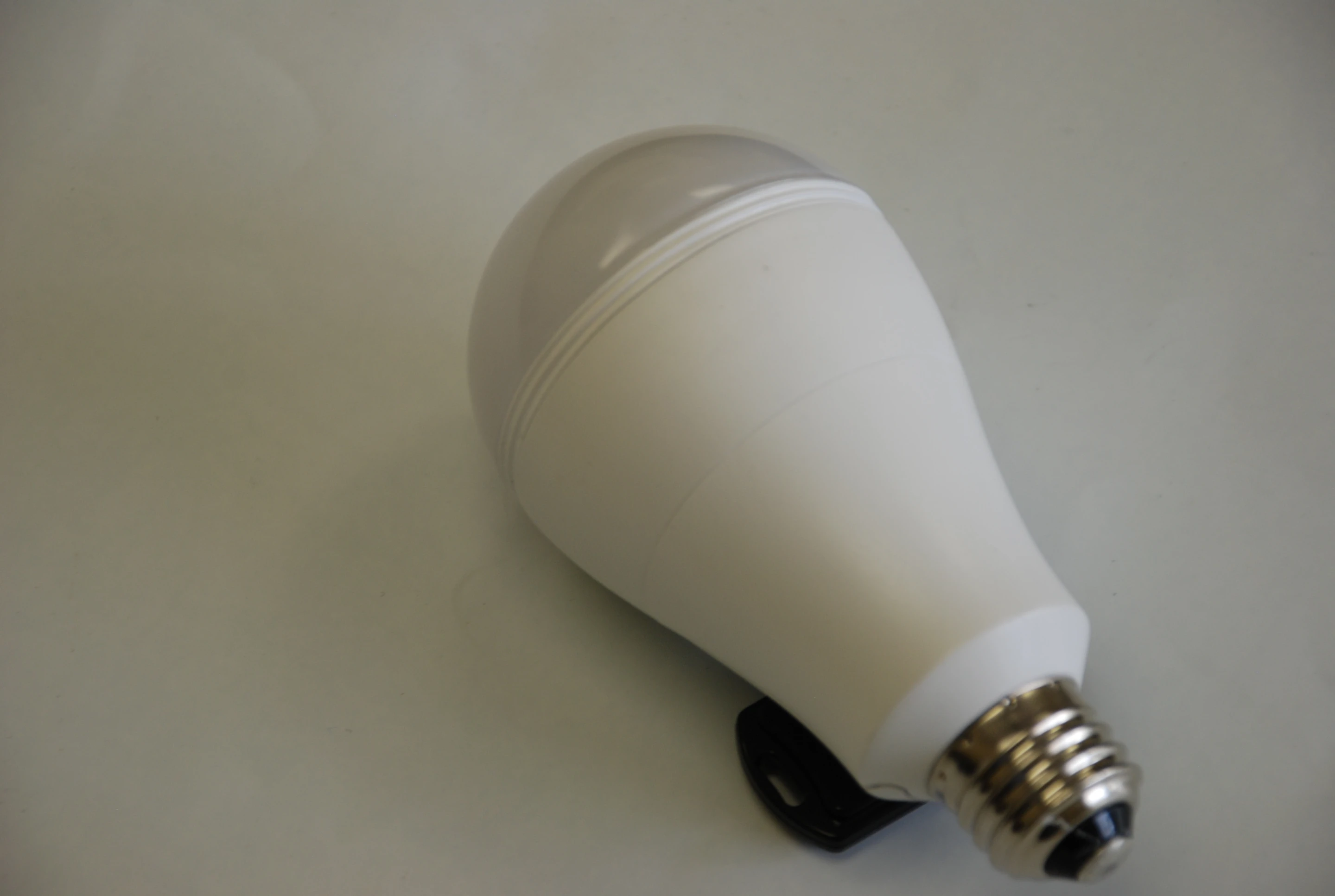 The current pre-production prototype SmartCharge LED lightbulb
