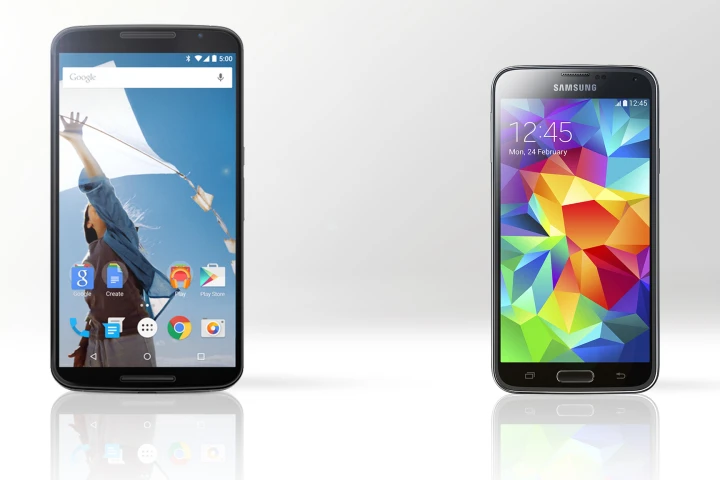 Gizmag compares the features and specs of the Motorola/Google Nexus 6 (left) and Samsung Galaxy S5