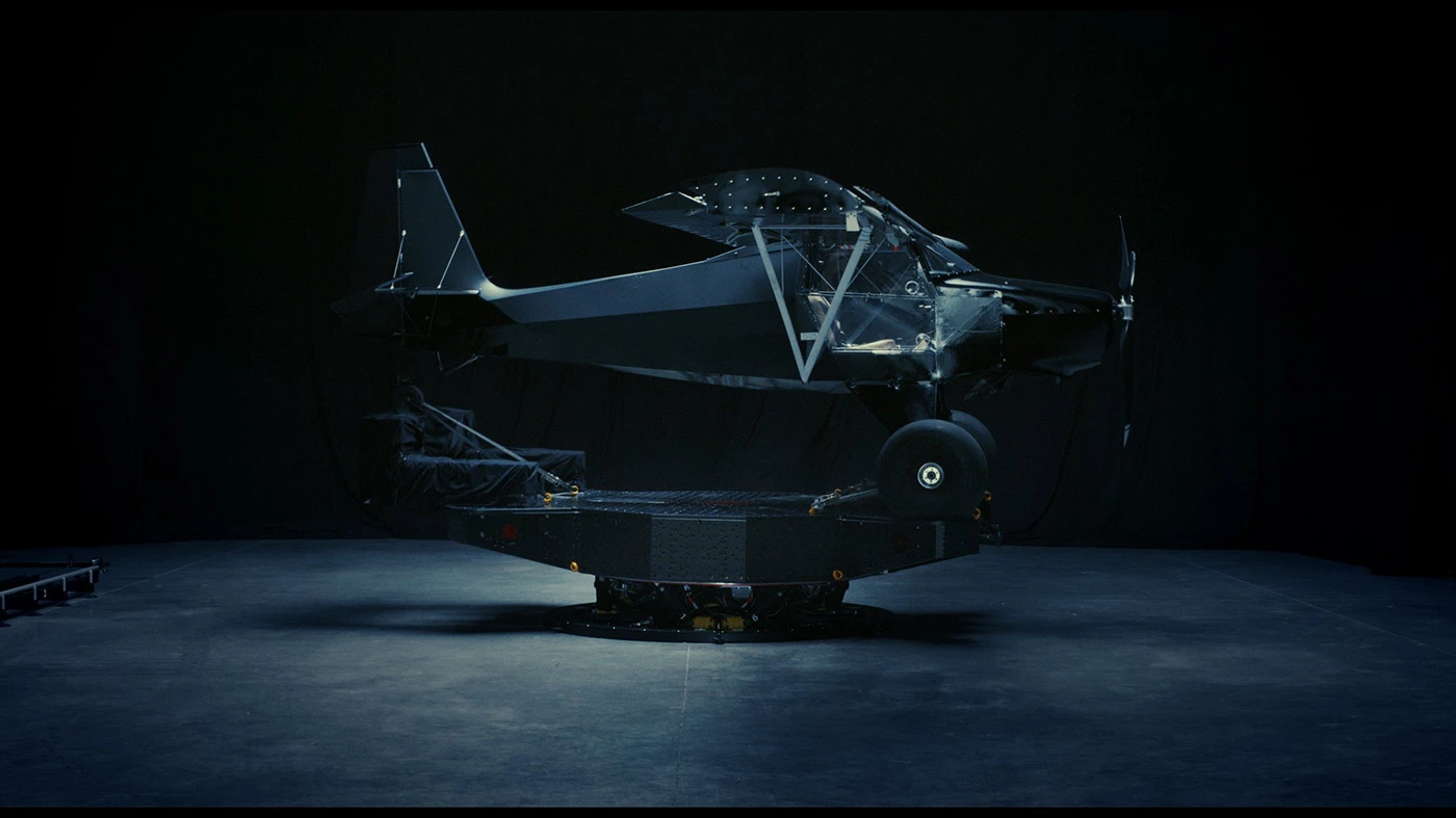 Yes, you can fit a plane onto the Akira platform