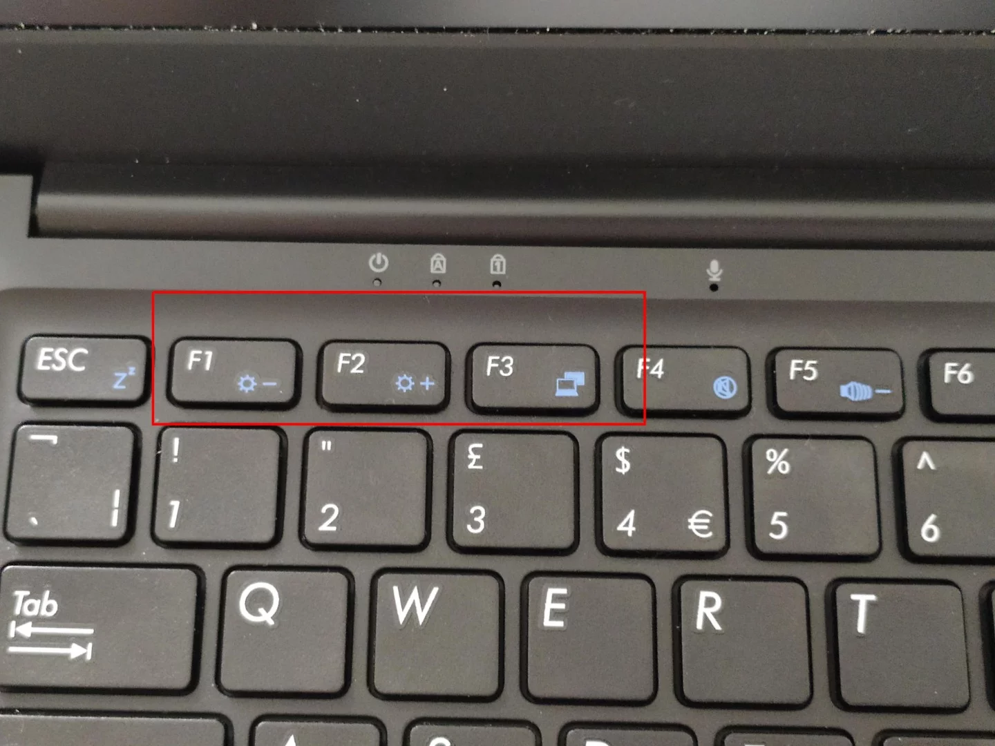 The keyboard of the Pinebook Pro has been treated to privacy switches for the camera, microphone and wireless connectivity