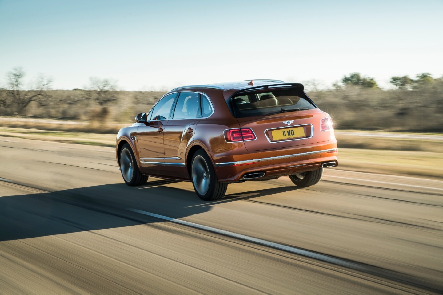With 664 pound-feet (900 Nm) of torque, the W12 can propel the Bentayga Speed to 62 mph (0-100 km/h) in just 3.9 seconds and to a top speed of 190 mph (306 km/h)
