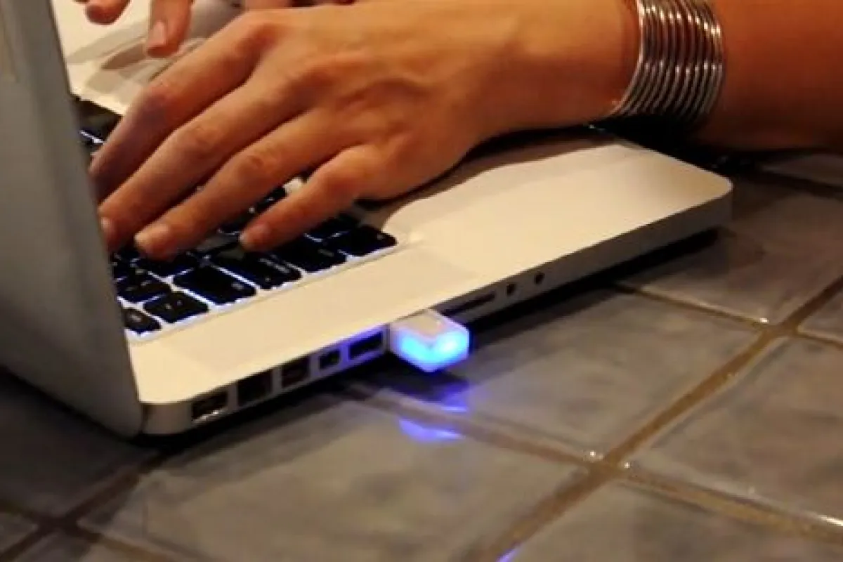 The blink(1) is a programmable LED indicator light, that plugs into a computer's USB port