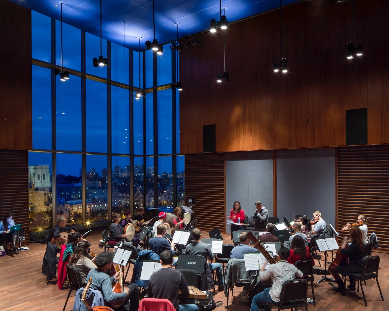 The materials used in the Reva and David Logan Center echo the limestone found on the University’s neo-Gothic structures as well as Frank Lloyd Wright’s Robie House, which is also located on campus