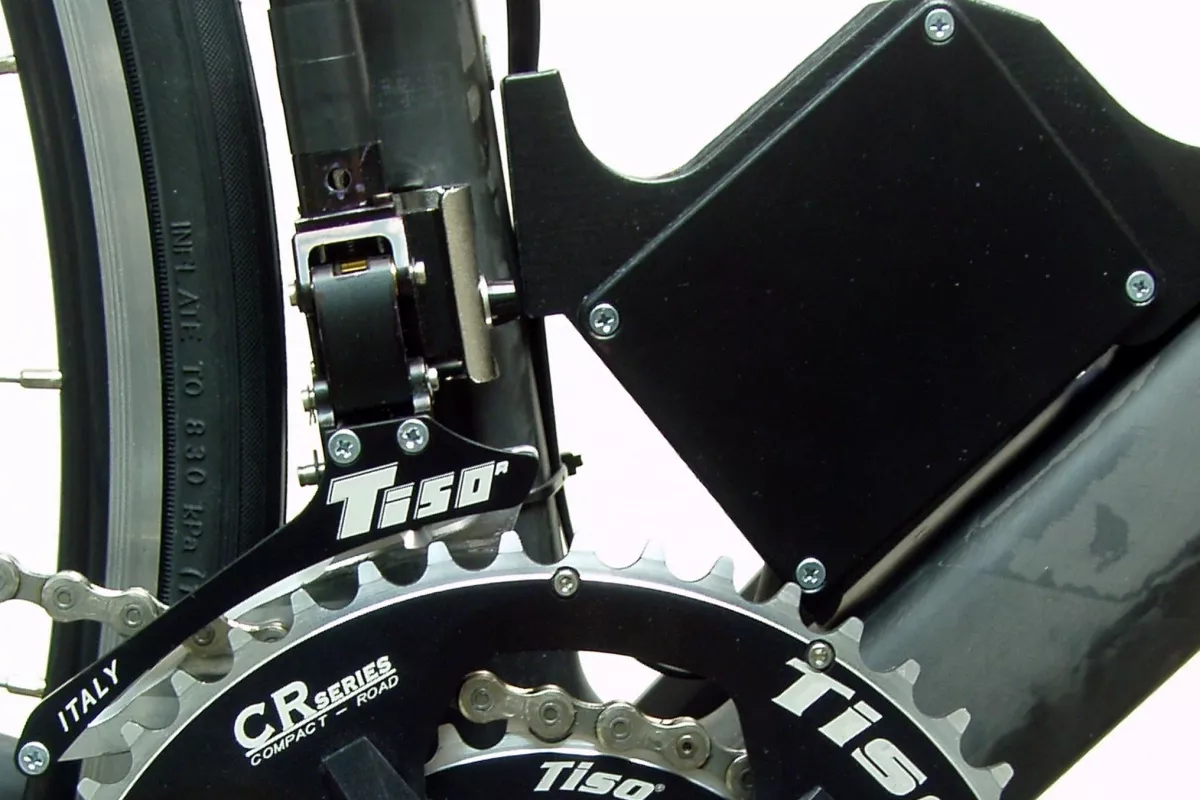 The Tiso system's control unit and front derailleur