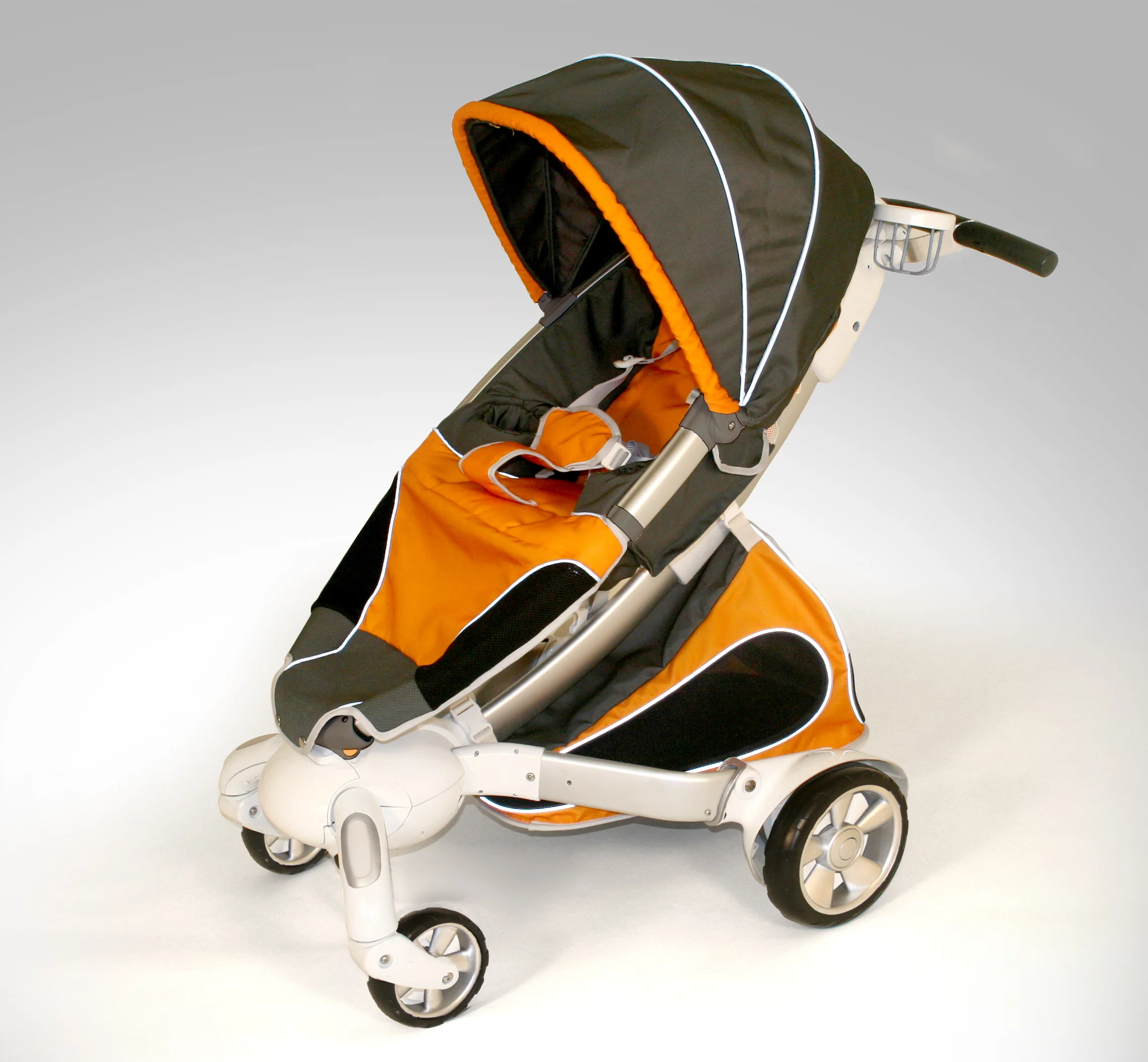 4 Moms Origami stroller is self-folding, has an in-built generator and an LCD display