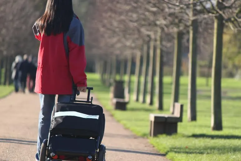 eFoldi is a collapsible e-scooter that becomes a suitcase and a seat