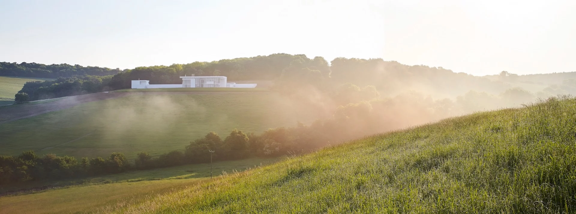 Oxfordshire Residence was designed by Richard Meier & Partners Architects LLP