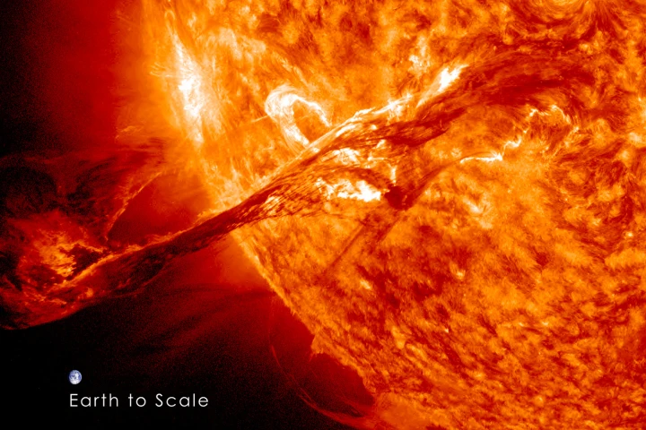 August 31, 2012: A solar filament erupts out into space (Image: NASA/GSFC/SDO)