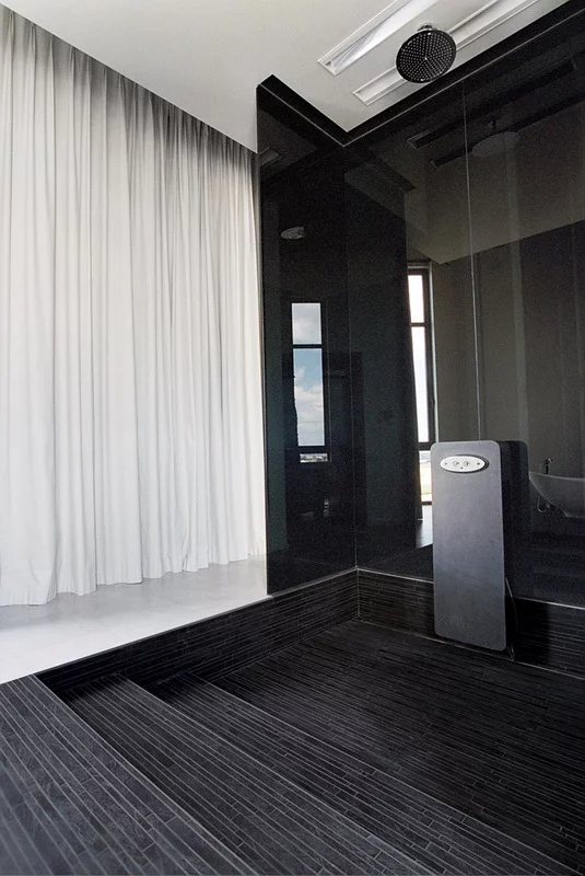 Renovation began in 2008, gradually converting the tower into a 6-story, 450-sq m (4,844-sq ft) home putting the space to maximum use (Photo: Bham)