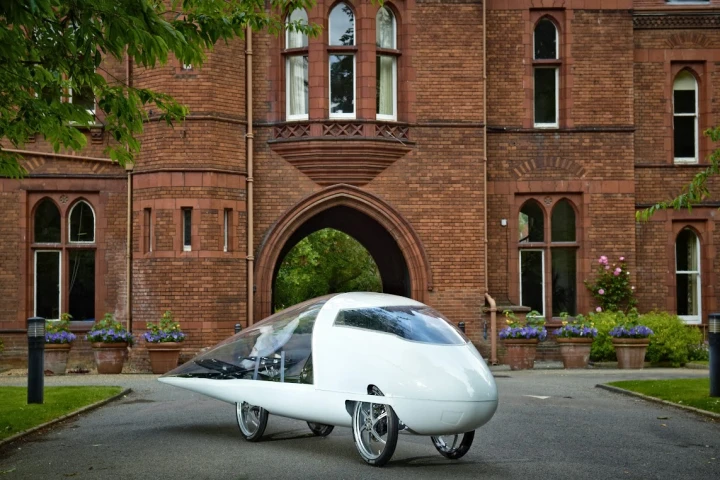 Resolution is a departure from the “tabletop” look of most other solar cars