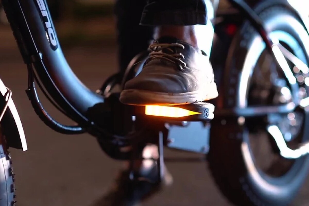 The Aton ebike utilizes Ped turn indicators