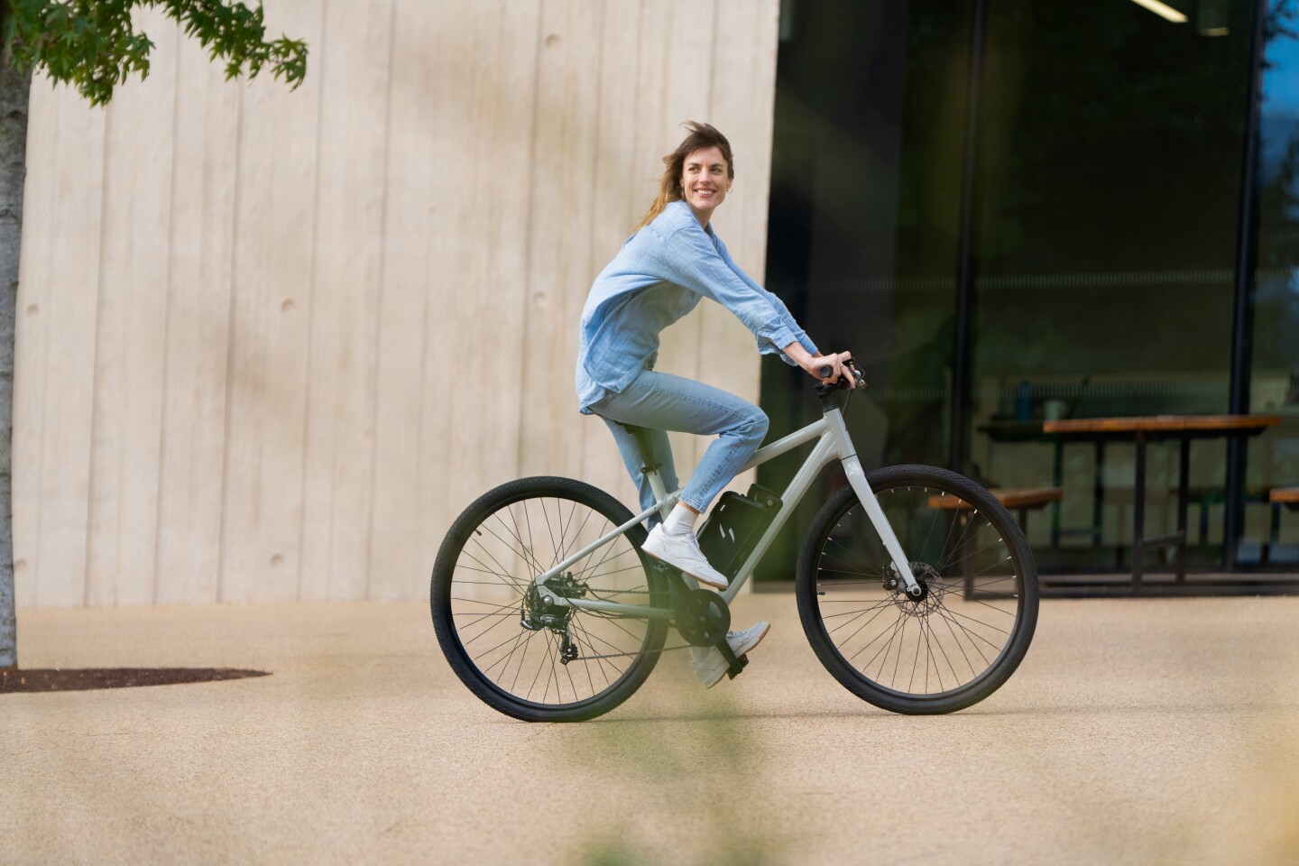 The Swytch Go eBike will feature a mid-step aluminum frame, wide road tires and hydraulic disc brakes