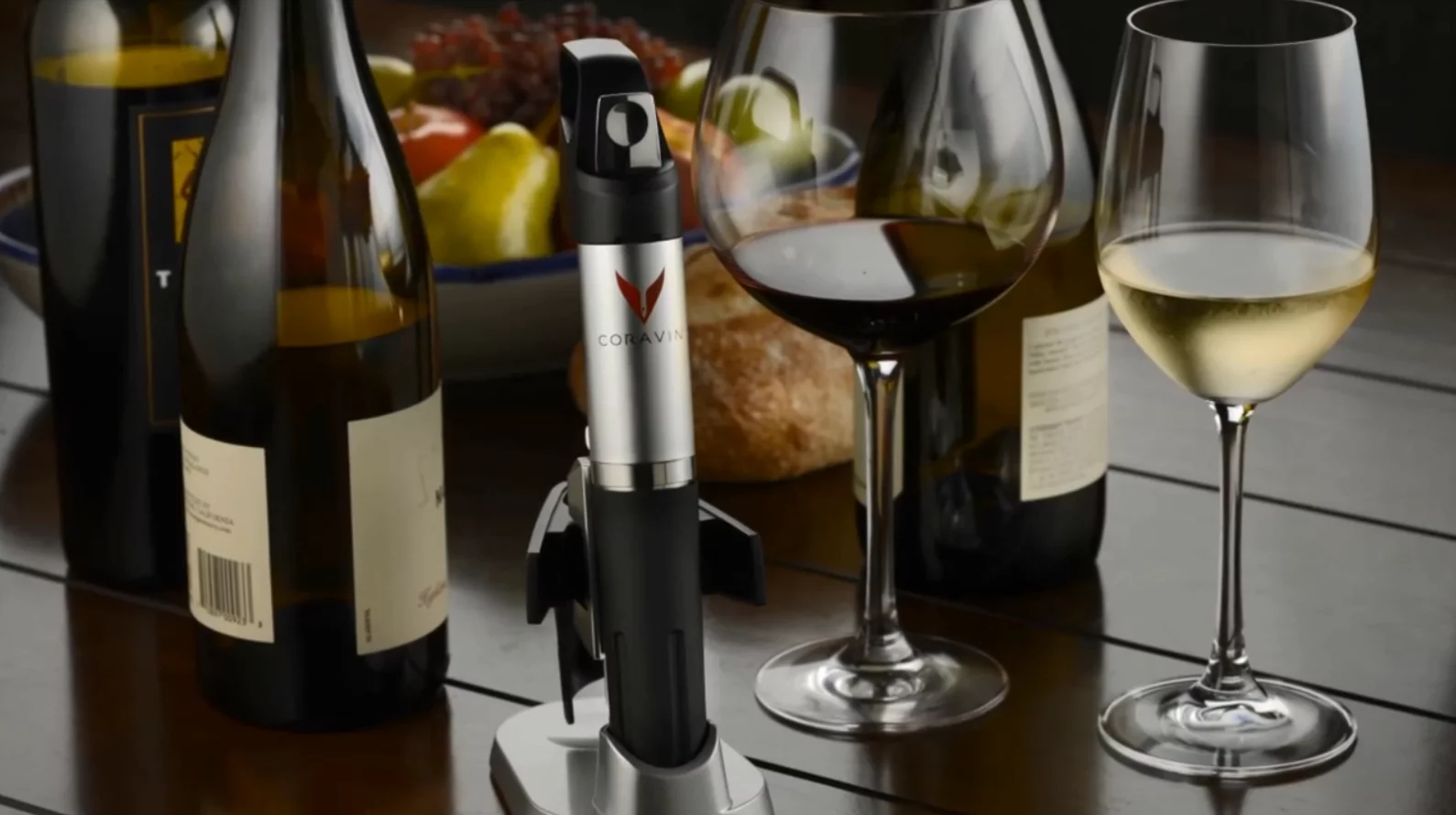 The Coarvin 1000 allows you to pour a glass of wine without removing the cork
