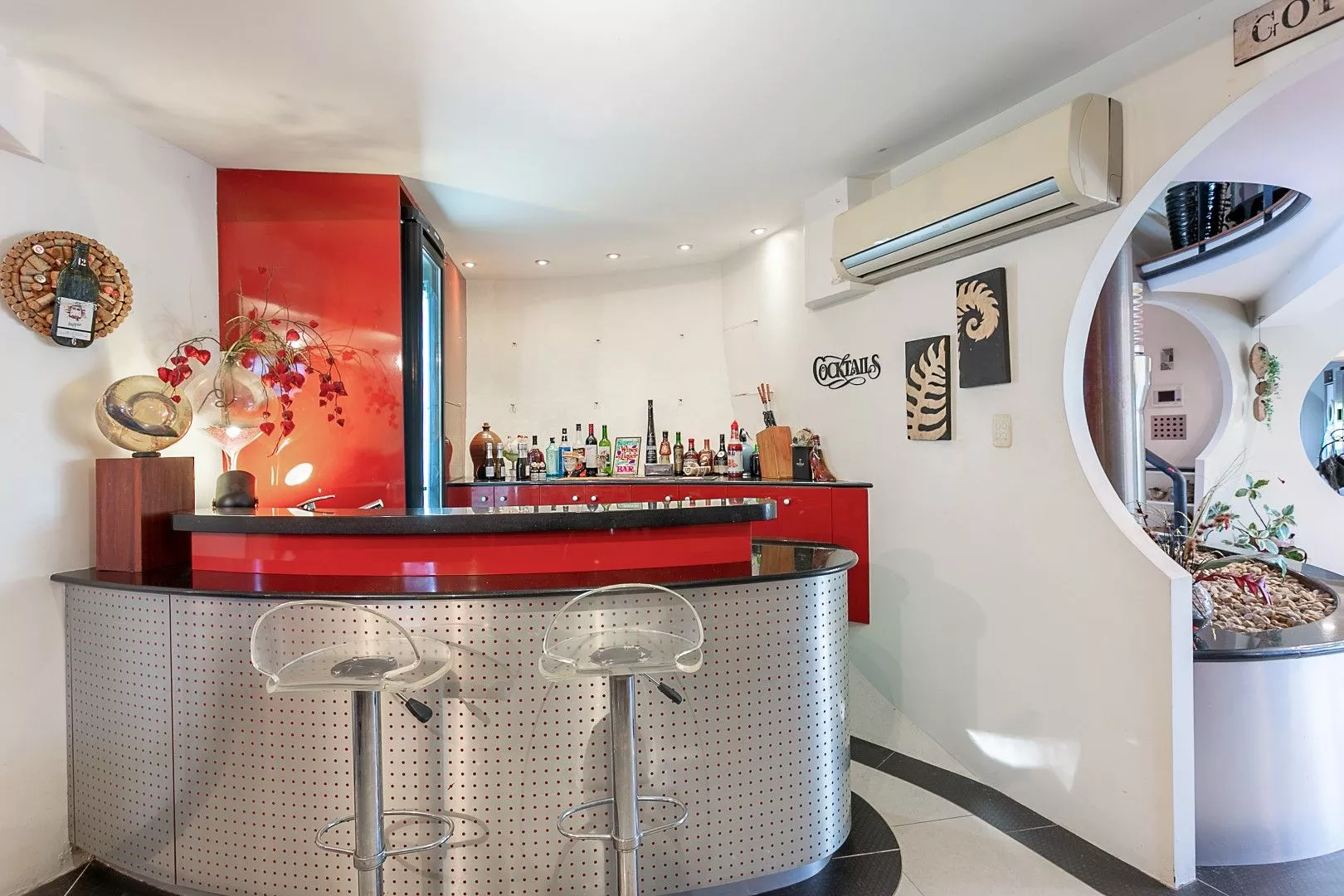 Air conditioned bar