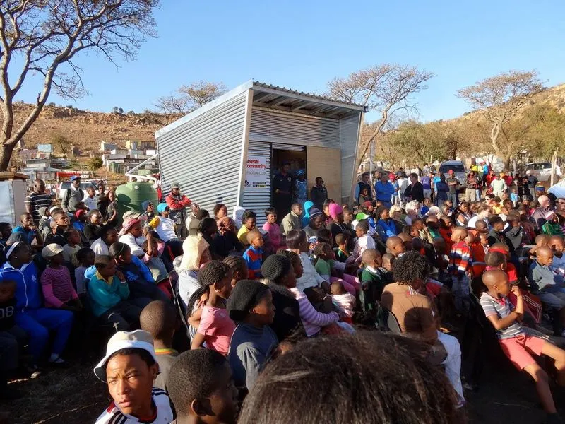 Mamelodi Pod is an off-the-grid prefabricated unit located in the informal settlement of Mamelodi, South-Africa