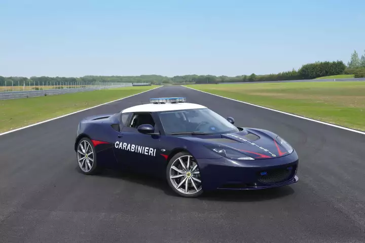 Lotus is also teaching Carabinieri drivers new high speed driving skills (Photo: Lotus)