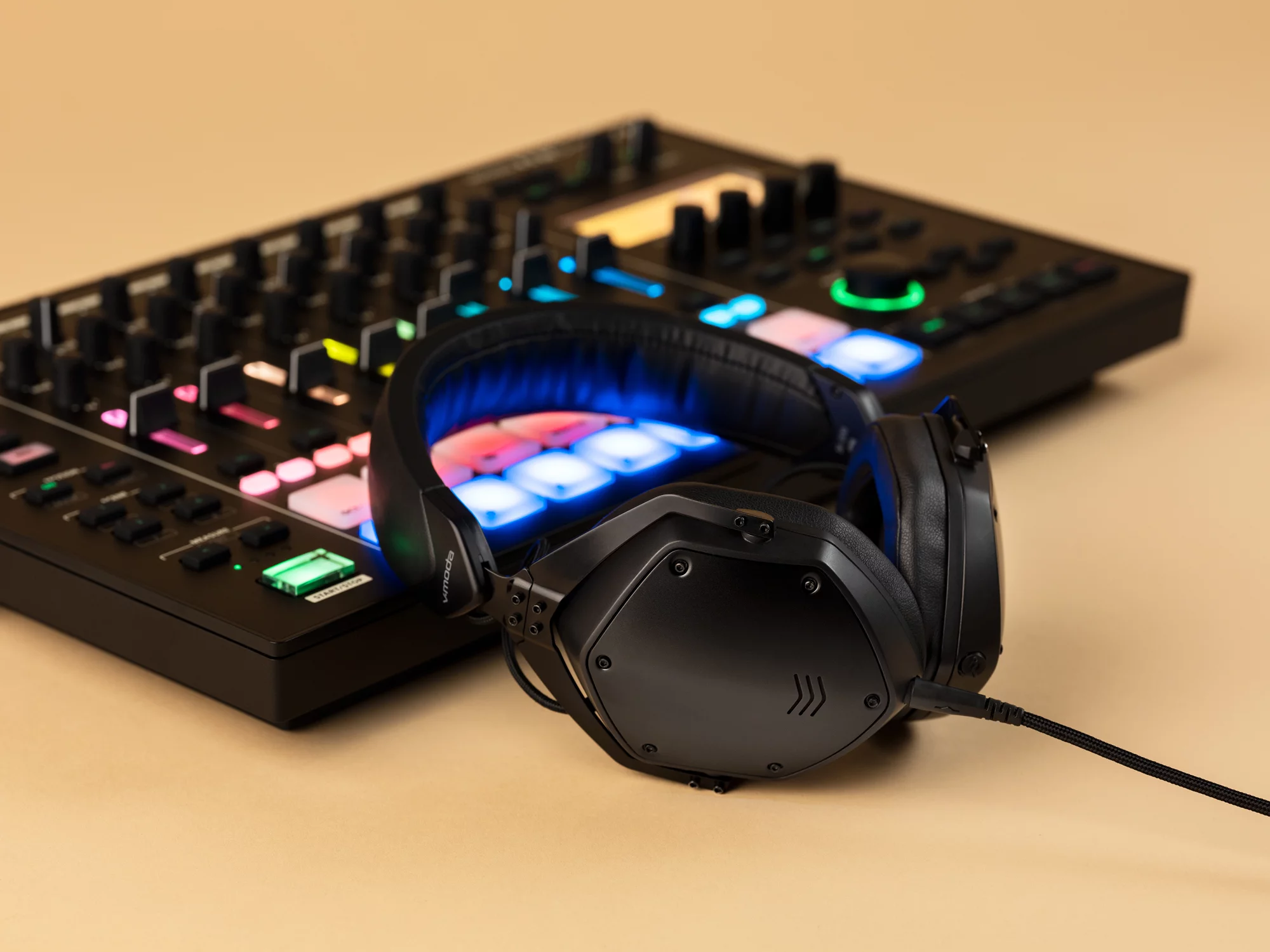 The M-200s have been designed for producers, musicians and sound professionals