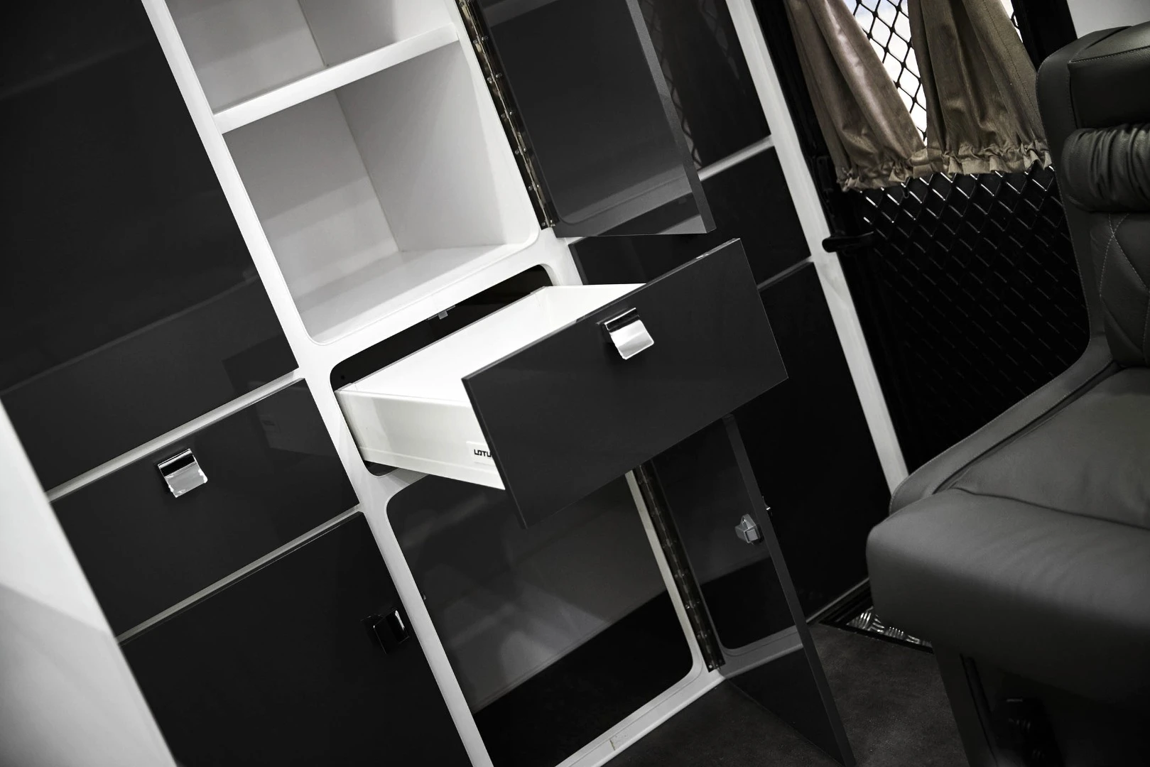 The drawers feature soft-close hardware