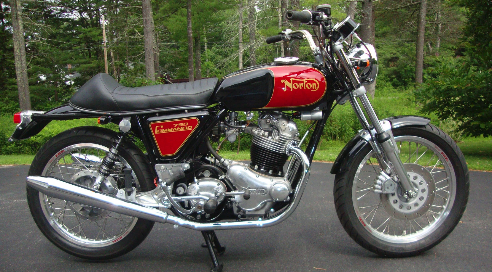 As usual, there was no shortage of Norton's Commando variants in Vegas, but this one was the pick of the litter, fetching $27,500 being an extra $10,000 more than the second most expensive, a 1975 Norton John Player Special which fetched $17,050