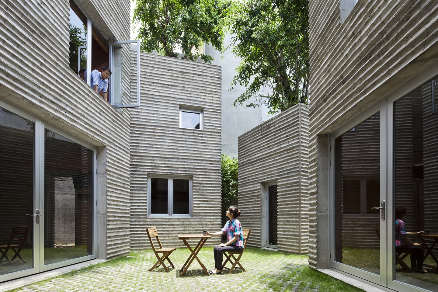 The home features a large central courtyard (Photo: Hiroyuki Oki)
