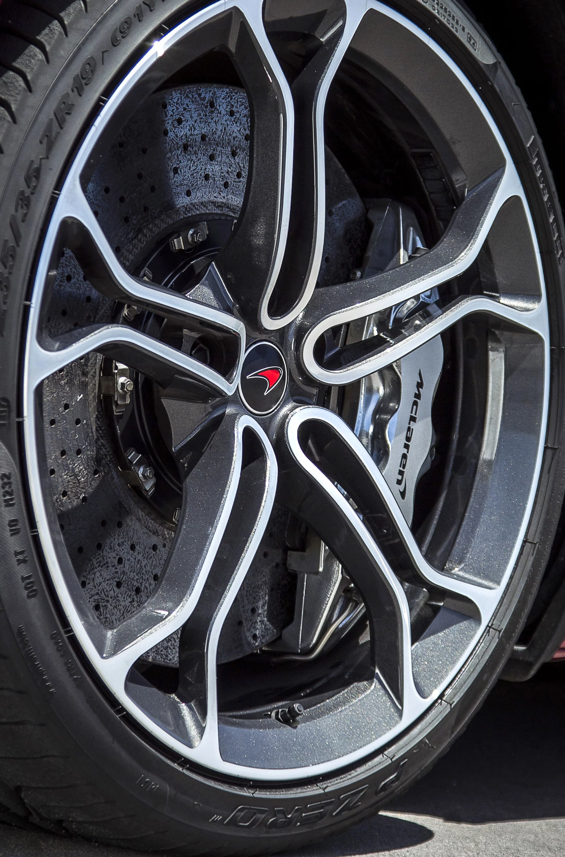 2013 McLaren MP4-12C - new 5-spoke wheel design