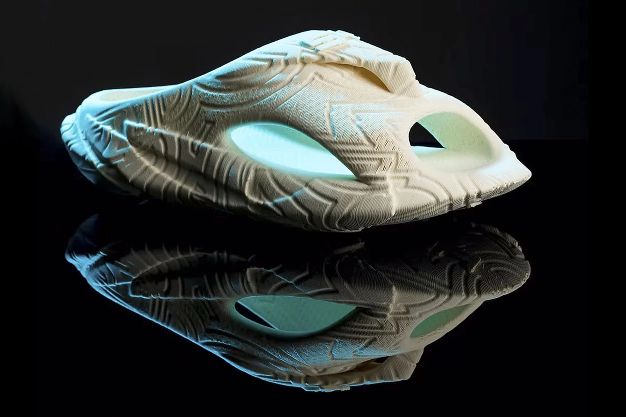 The Syntilay AI-generated, 3D printed shoe in beige gives off a real alien-appeal with this lighting. And though the photo looks blurry, I assure you, it's not: It's because of the 3D printed edges